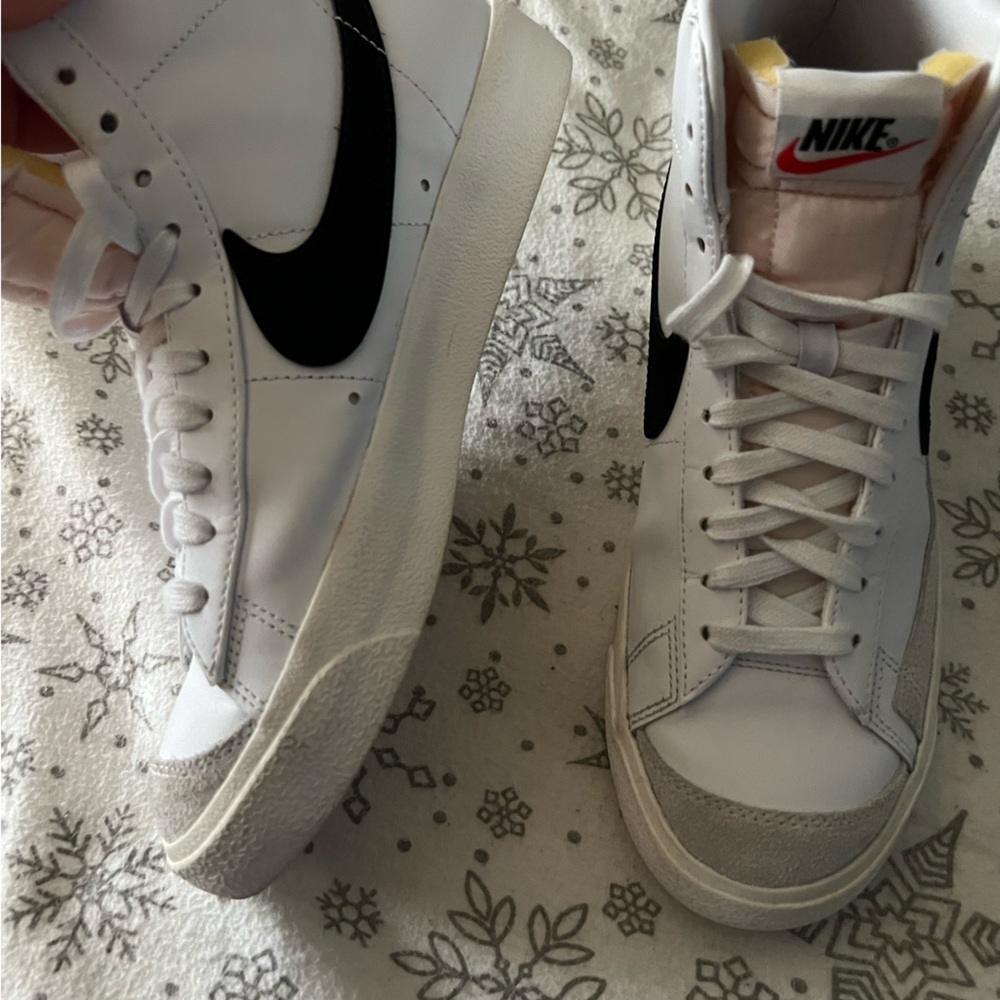 Nike Womens Mid 77’ Blazers, size 8. :)